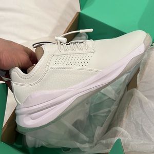 New in box size 6.5 Clove nurses shoes